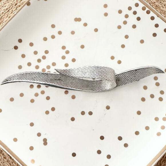 Coro MCM Mid Century Silver Texture Modernist Sculptural Bird Bent Ribbon Brooch - Picture 1 of 5